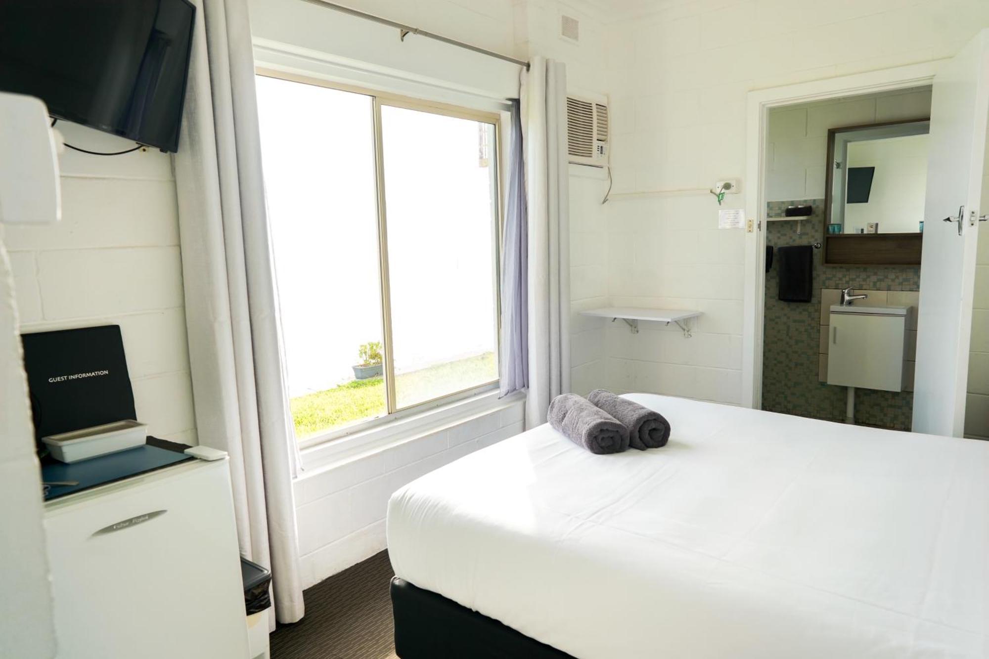 Meningie Waterfront Motel Екстер'єр фото