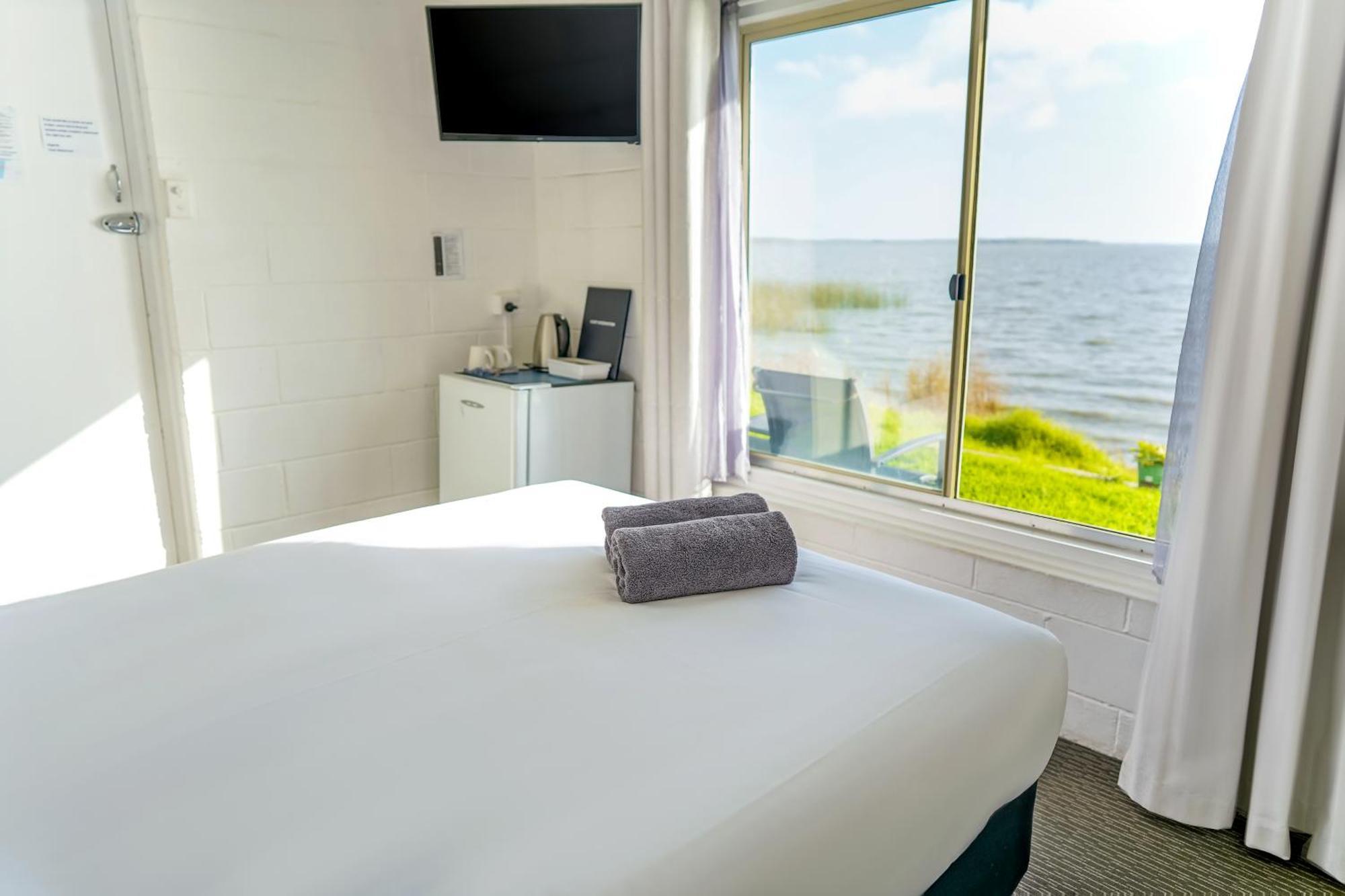 Meningie Waterfront Motel Екстер'єр фото