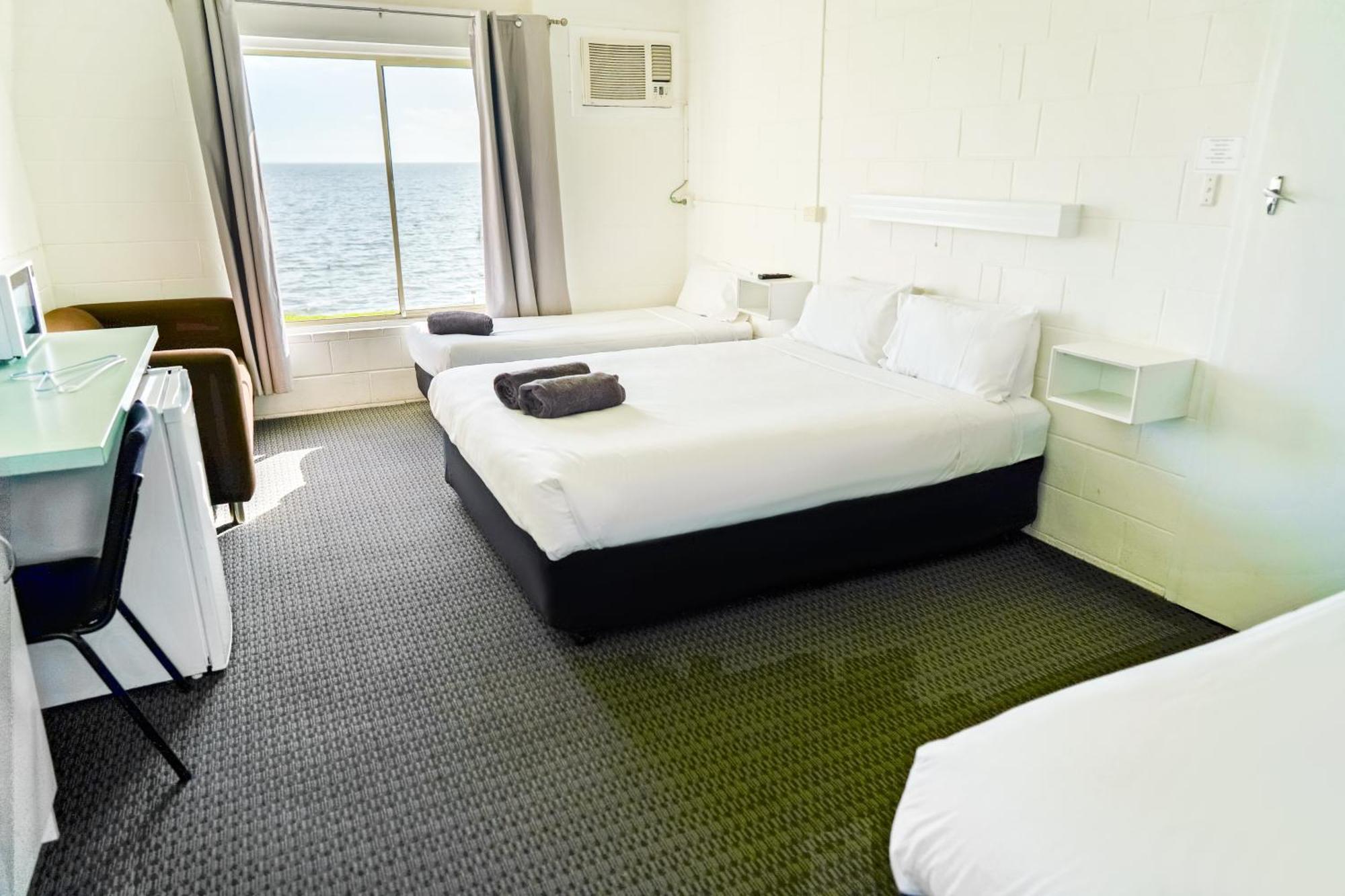 Meningie Waterfront Motel Екстер'єр фото