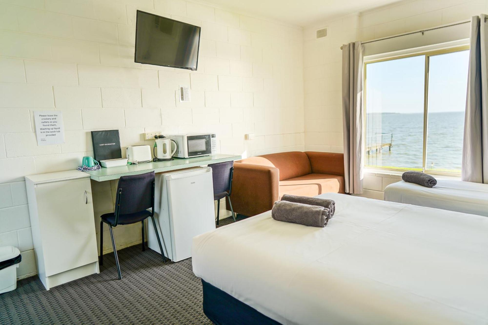 Meningie Waterfront Motel Екстер'єр фото