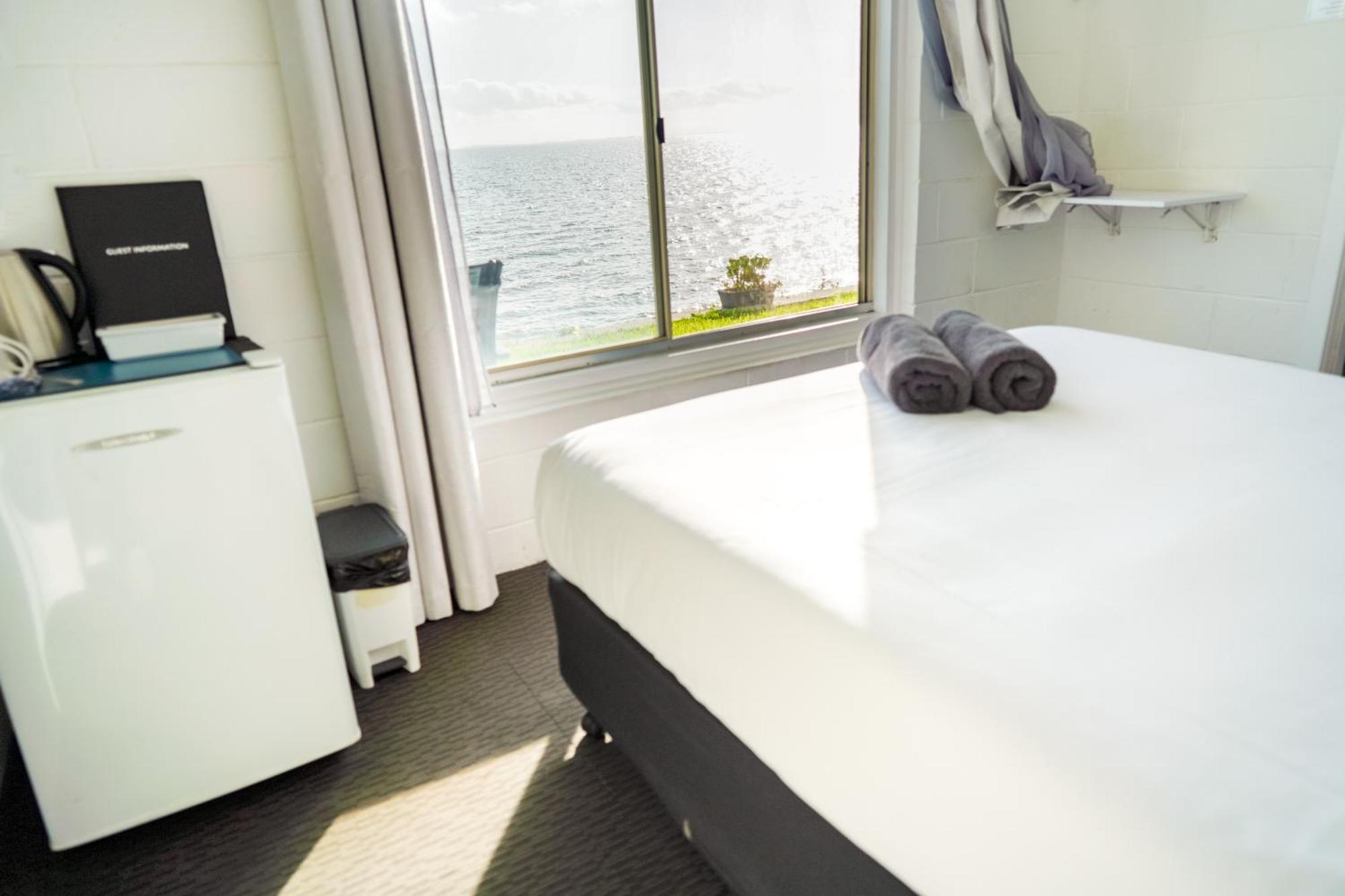 Meningie Waterfront Motel Екстер'єр фото