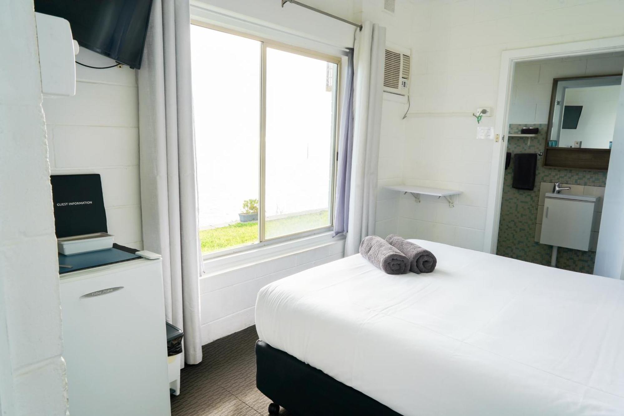 Meningie Waterfront Motel Екстер'єр фото