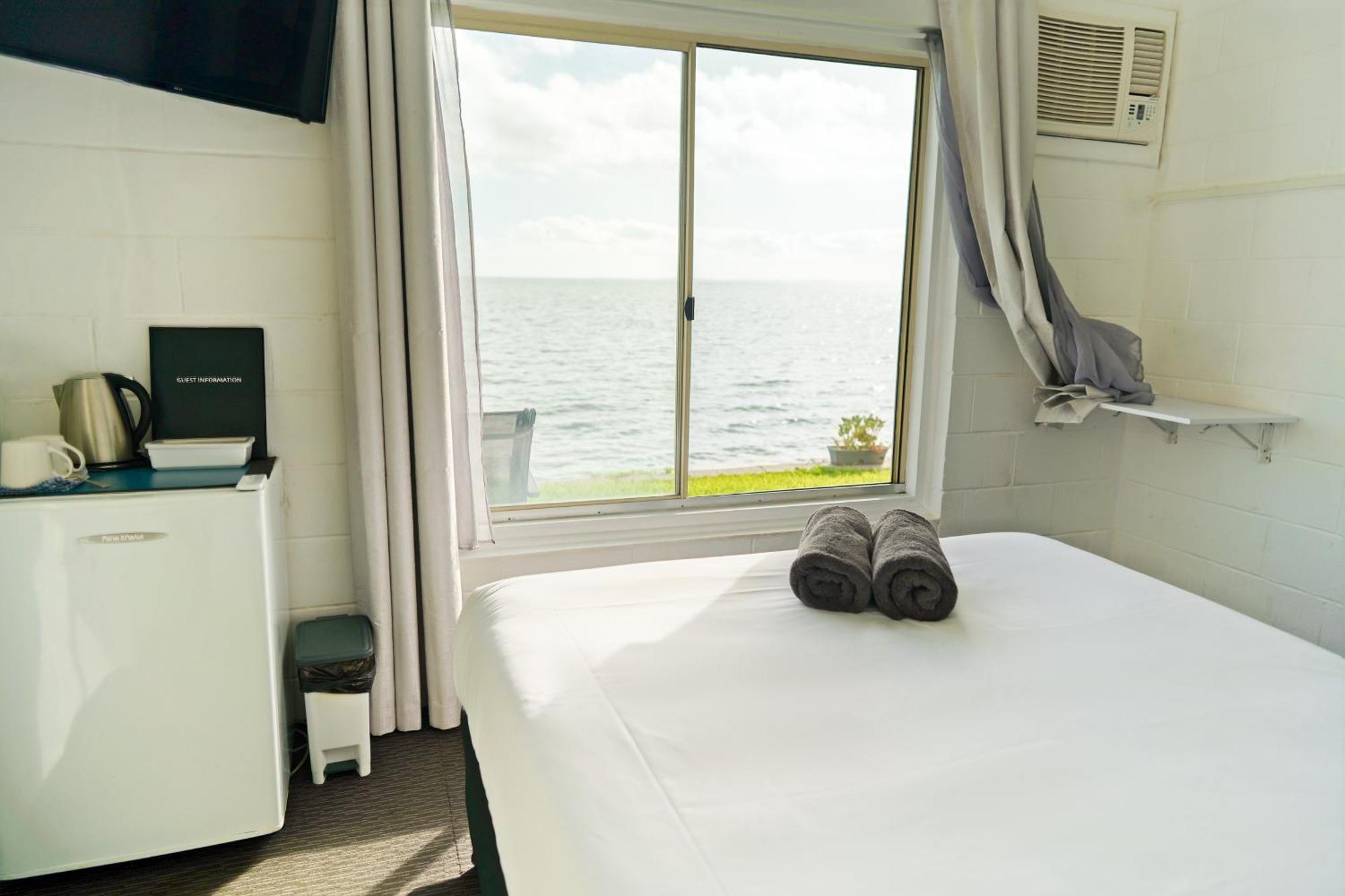 Meningie Waterfront Motel Екстер'єр фото