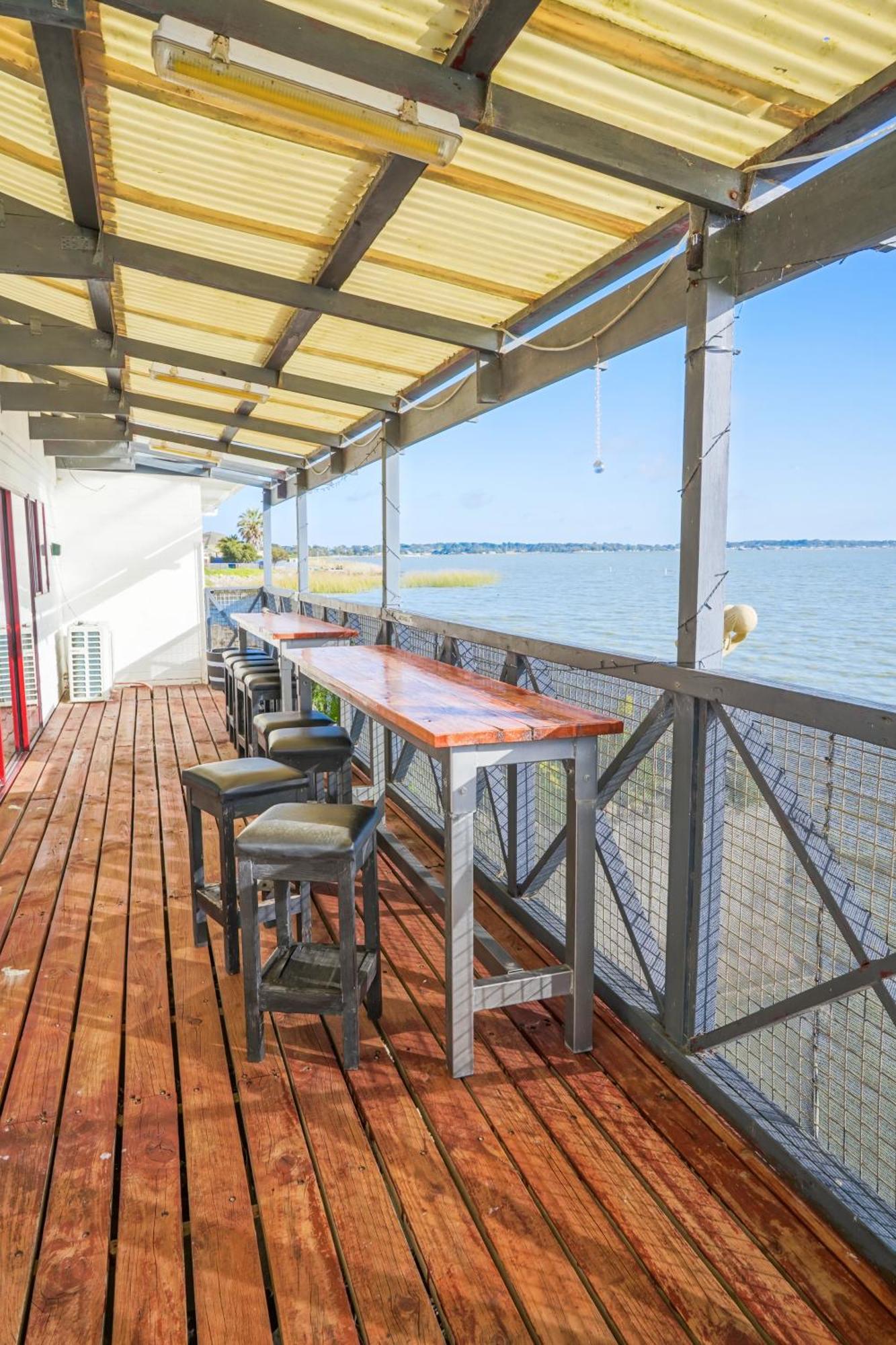 Meningie Waterfront Motel Екстер'єр фото
